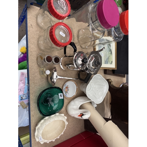 61 - Mixed lot to include vintage kilner jars, spode bowl, greem glass dish, etc.
