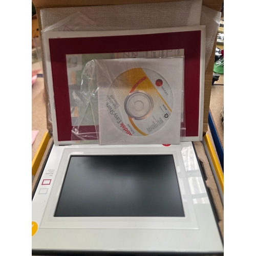 5 - Kodak easy share P720 photo frame