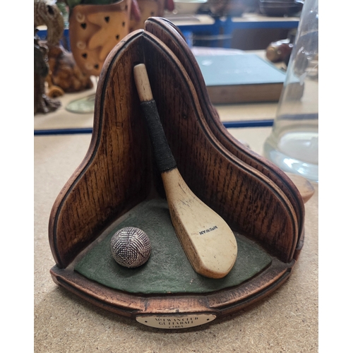 6 - Golfing interest to include a glass tankard and pair of bookends
