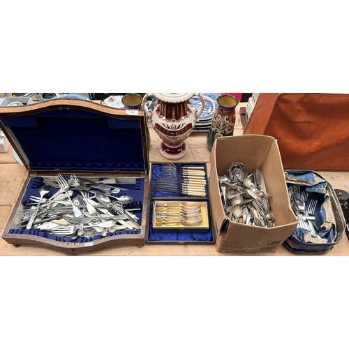 41 - Antique silver plated cutlery canteen in ornate beadwork case together with a large collection of cu... 