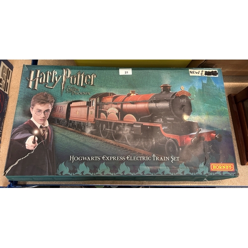 21 - Hornby OO gauge Harry Potter Hogwarts Express train set, held in original box