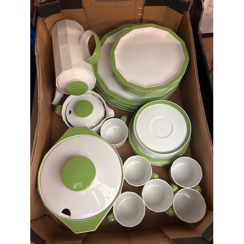 28 - Extensive Jahre Rosenthal green and white Studio Line dinner and tea service
