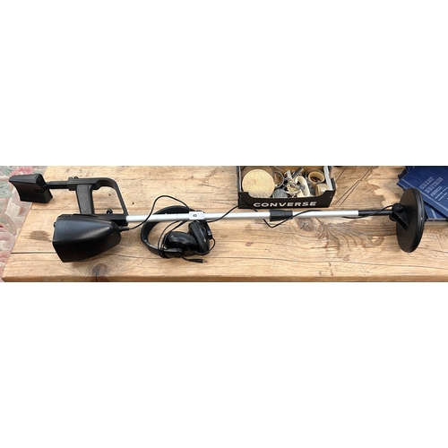 40 - Metal detector with headphones