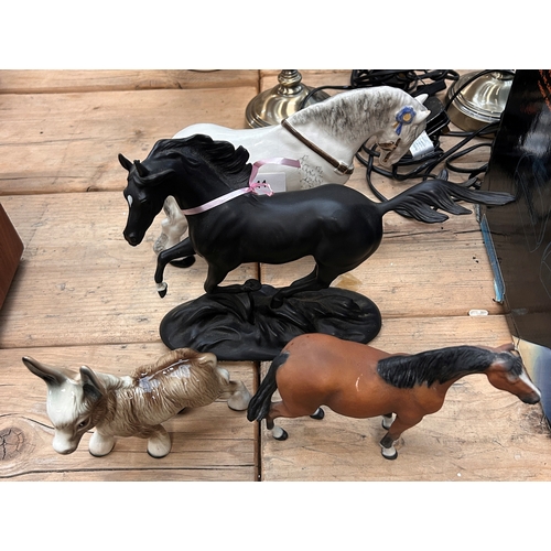 44 - Franklin Mint Black Beauty horse figure with an assortment of similar examples (4)
