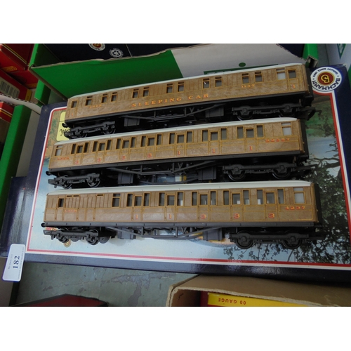 Bachmann Branchline 158, 2 car set, 'OO' gauge in original box and 2 ...