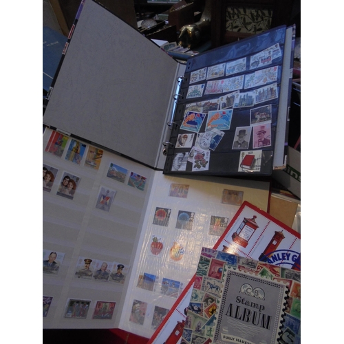 425 - Box with various stamp albums with mixture of British and Foreign stamps