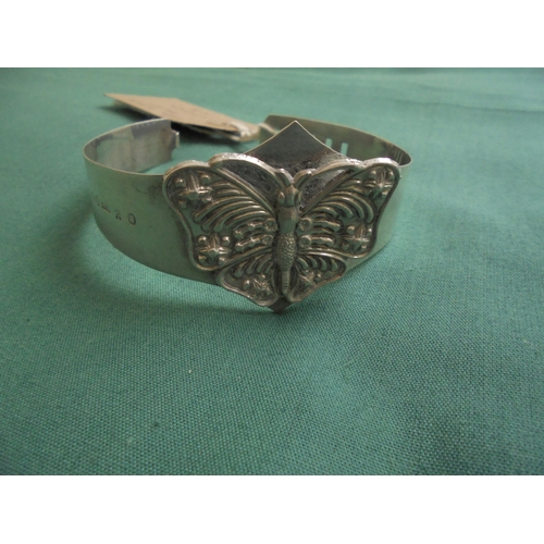 579 - a silver butterfly bracelet Edinburgh 1879.