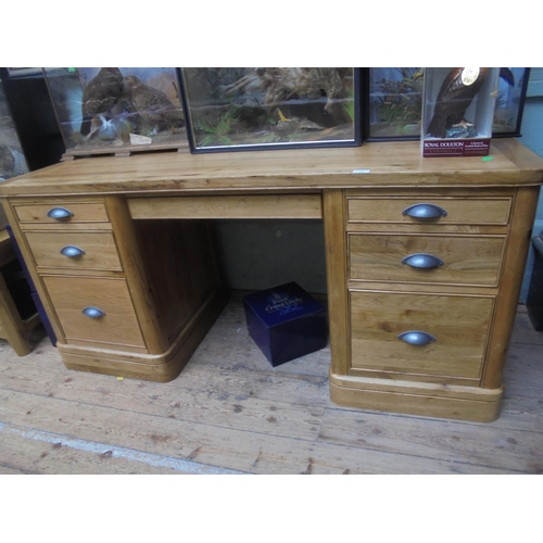 639 - Large modern oak desk with central drawer for computer and drawers to each side