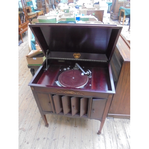 664 - Well presented 1930's record player on legs, complete and working with central speaker, cupboards to... 