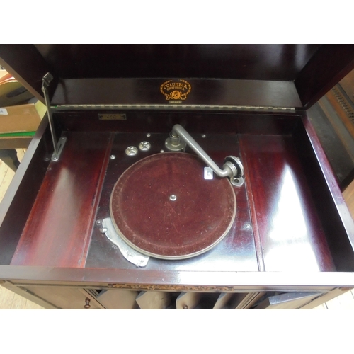 664 - Well presented 1930's record player on legs, complete and working with central speaker, cupboards to... 