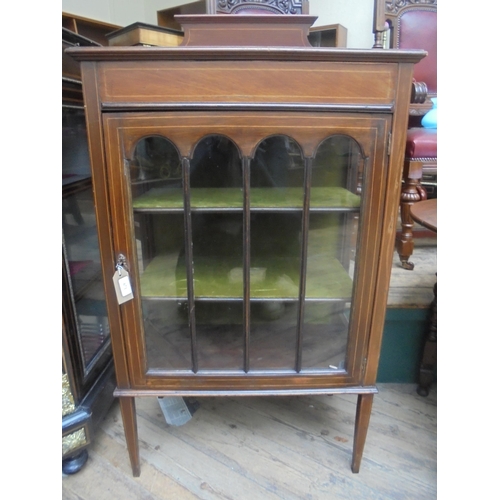 671 - Neat Edwardian mahogany display cabinet, glazed to 3 sides, with central opening door, key and lock ... 