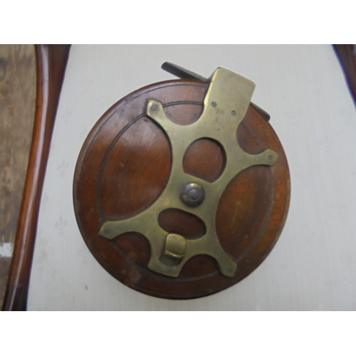 518 - Large wooden and brass sea fishing reel