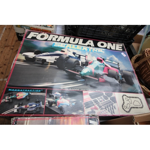 206 - Vintage boxed Scalextric Formula 1 set, track and two cars