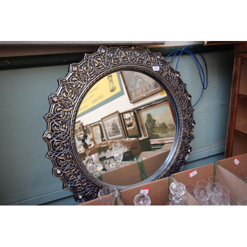 322 - Double picture of New York together with a large ornate circular mirror