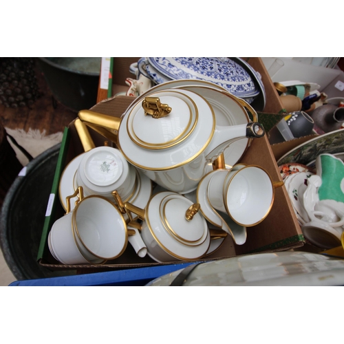 41 - 12 pieces of Rosenthal Tirana, dating around 1920, cups, saucers, teapot and other items