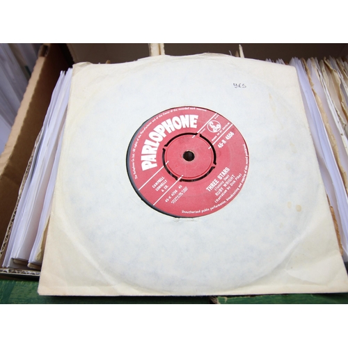 485 - Box of over 200, 45 rpm records, some with original sleeves from the 1950's including Lina Horne, To... 