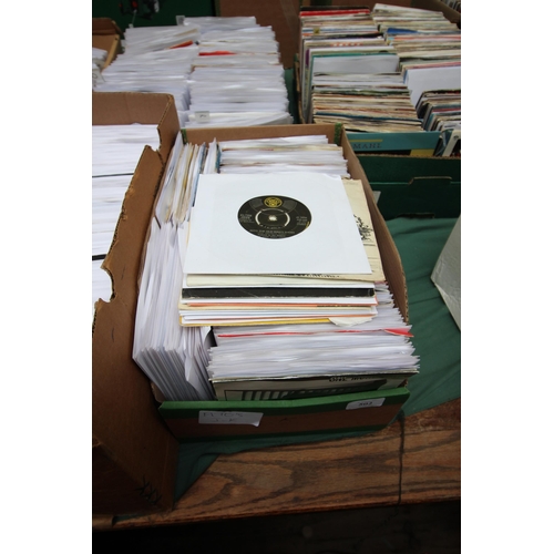 502 - Box of 1970's 45 rpm of approx 100 records with artists from J to K to include Michael Jackson, Judg... 