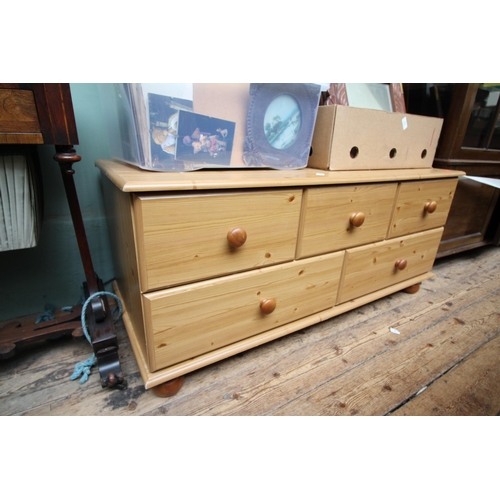 553 - Modern pine low storage unit with 5 drawers