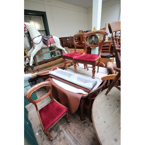 617 - Victorian dining table with 2 extra leaves and 4 matching dining chairs