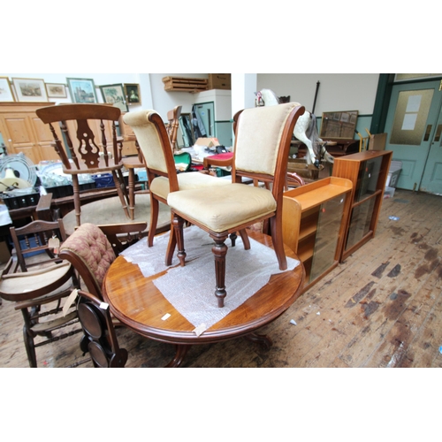 618 - Mahogany circular dining table on splayed legs with 2 x 2 Regency style dining chairs