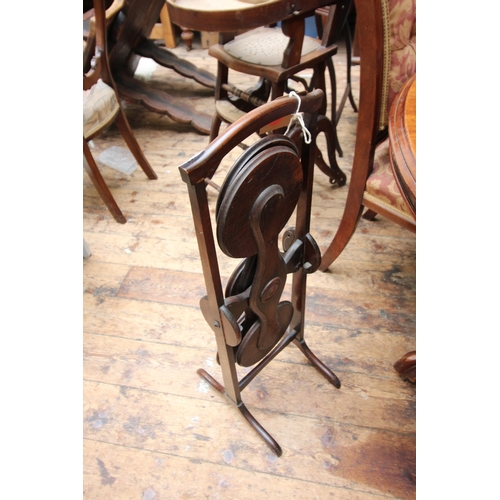 622 - Victorian folding cake stand