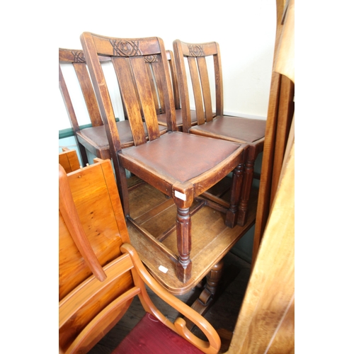 634 - Vintage dining table with 4 chairs