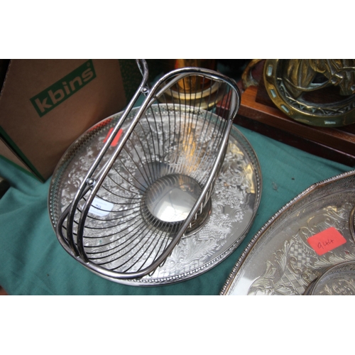 70 - Silver plated circular decorative drinks tray and bottle holder