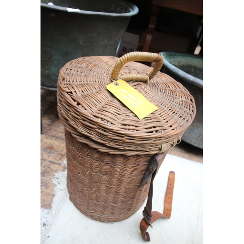 81 - Vintage Drew & Sons, Piccadilly, London wicker basket containing metal food warmers, possibly for fi... 