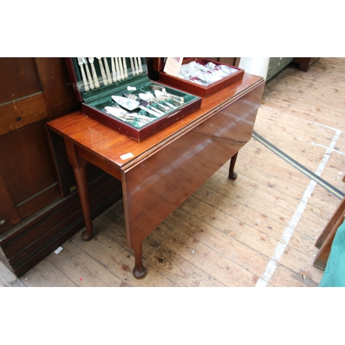 669 - 19th century mahogany drop leaf table with pad feet