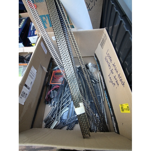 1158 - Good collection of OO gauge track and fold over board with tunnel