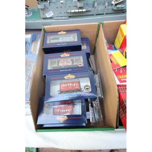 1171 - 15 originally boxed Bachmann branch line goods wagons and small packs of Bachmann figures