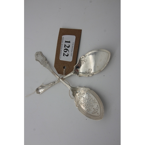 1262 - 2 silver jam spoons, Sheffield 1904 and Chester 1897 (1.4oz)