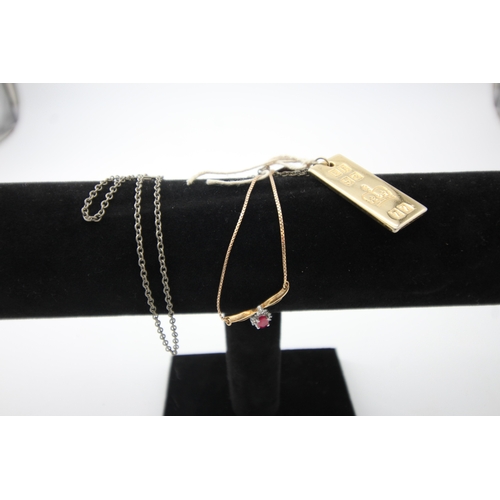 1291 - Queen Elizabeth II silver anniversary pendant and a single ruby stone necklace