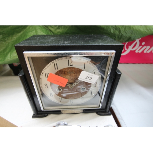 250 - 1950's mantelclock