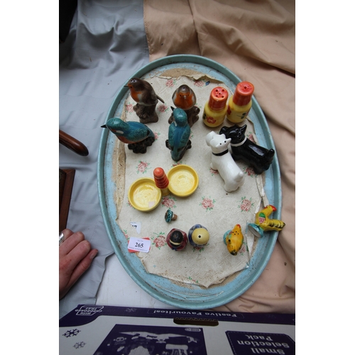 265 - Collection of novelty salt and pepper items