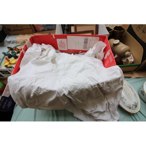 269 - Collection of Victorian linens, ladies dressware, nightware and underware together with table cloths... 