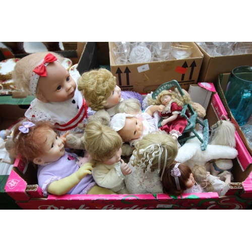 47 - Collection of vintage dolls and teddy bears
