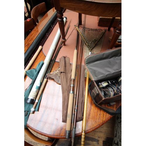 557 - Vintage wooden 3 piece salmon rod