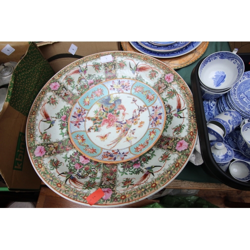 7 - 2 large Chinese decorative plates and 2 smaller bowls