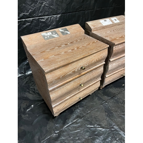 290 - Pair of Limed Oak Bedside Chests on Turned Feet (false bottom drawer) - (60cm x 78cm x 45cm)