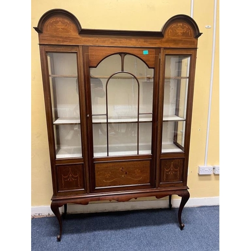 Fine store china cabinet