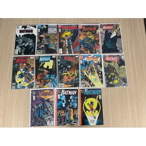 5 - BATMAN - 1980's Comic bundle - 13 DC Comics in total.
Features #407 (Year One part 4, #419, 424, 432... 