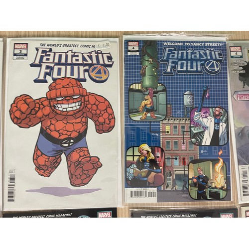 46 - FANTASTIC FOUR BUNDLE - 25 x Marvel Comics. Various Decades from 1980's to Present Day including som... 