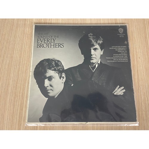 198 - EVERLY BROTHERS 33RPM VINYL LP Record. - THE HIT SOUND OF EVERLY BROTHERS. UK Warner Bros. Vinyl is ... 