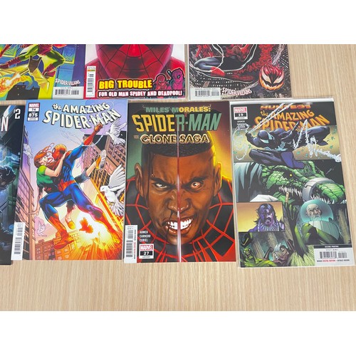 79 - SPIDER-MAN & SPIDER-MAN RELATED COMICS - 13 x Marvel Comics.
Featuring Amazing Spider-man #75 Gleaso... 