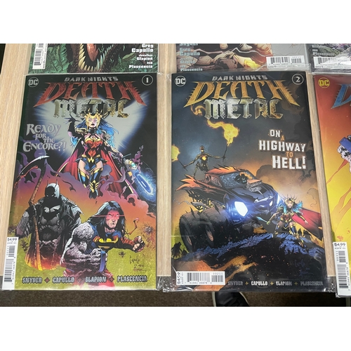 300 - DC Comics - Dark Nights Metal + Dark Nights Death Metal Sets plus Tie ins. 24 comics in total
Featur... 