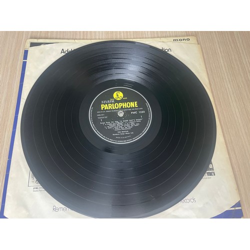 548 - 5 x The Beatles Vinyl Record Albums 33rpm. Featuring : help, please, please me, with the Beatles, ha... 