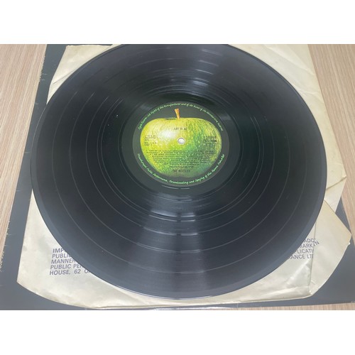 548 - 5 x The Beatles Vinyl Record Albums 33rpm. Featuring : help, please, please me, with the Beatles, ha... 