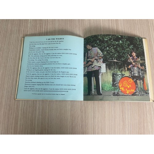 549 - The Beatles Magical Mystery Tour 7” 2-EP Gatefold sleeve, first pressing with booklet and blue lyric... 