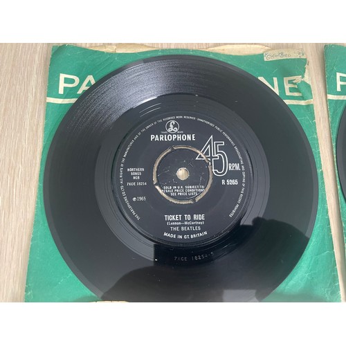 550 - 9 x The Beatles 7” 45 rpm singles many first pressings. 
Featuring: 
Hello, goodbye 1st pressing EX+... 